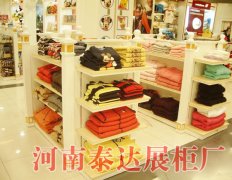 儿童服装用品展柜设计效果图