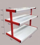 红白相间超市货架